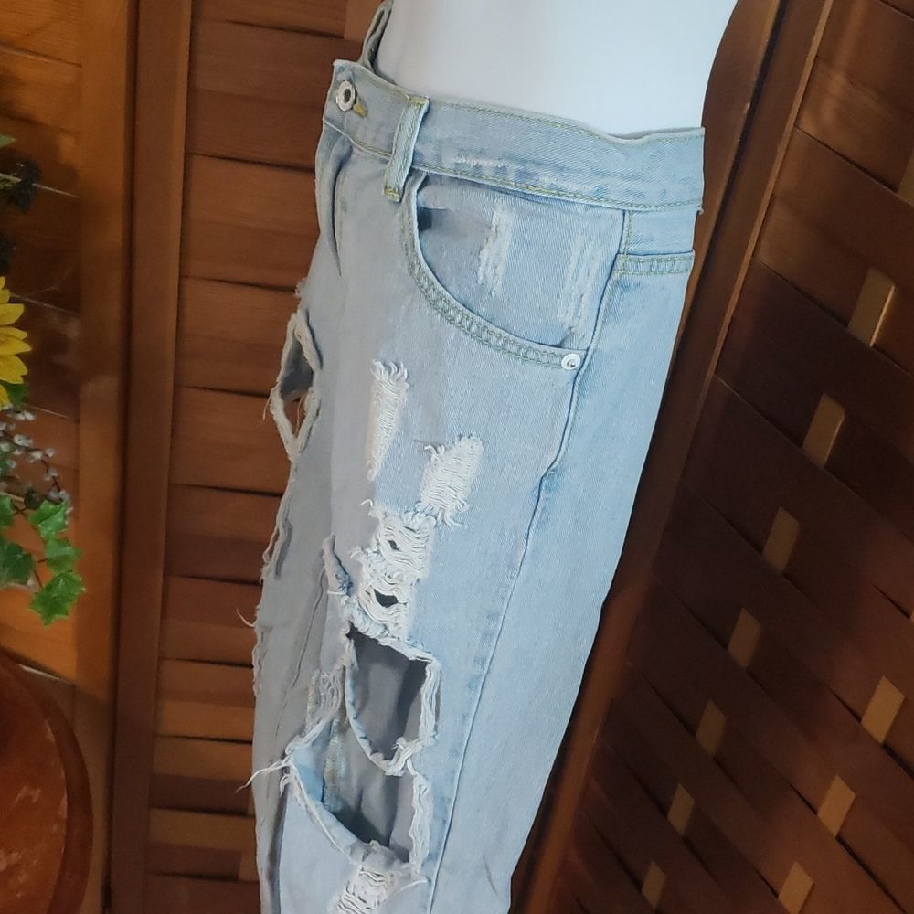 Top Trends Destroyed Denim Jeans View 3